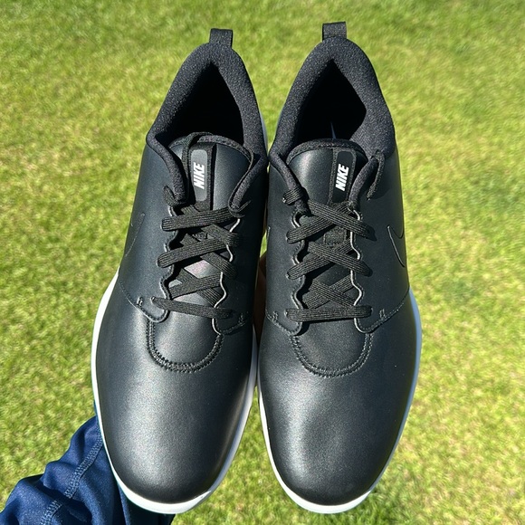 Nike Men’s Roshe G Tour Black/White Golf Shoes - Picture 2 of 7